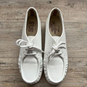 Siesta Lace Up Loafer White Leather 7.5 Narrow Cushioned Padded Arch Soft $169